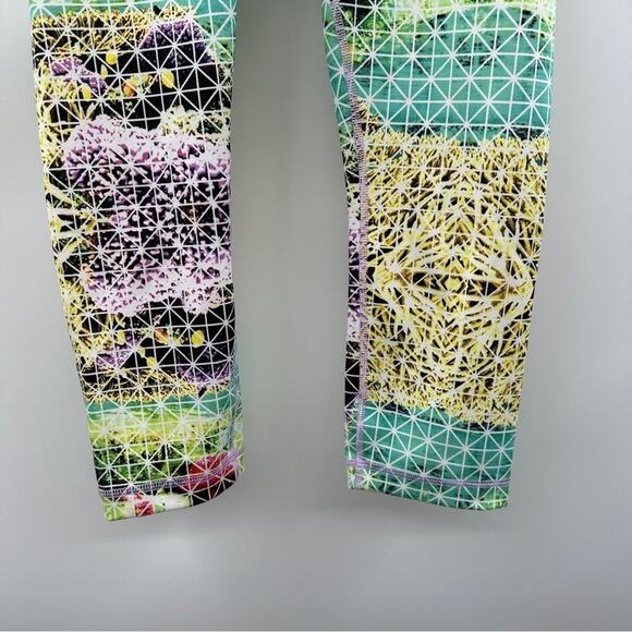 Lululemon Rare Wunder Under Crop II *Full-On Luon (Roll Down) in Paradise Grid 4 - Picture 5 of 11